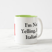 Tasse de café avec l'énonciation italienne (Devant droit)