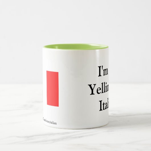 Tasse de café avec l'énonciation italienne (Centre)