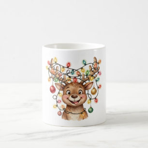 Tasse de café avec lumières de Noël et rennes emmê