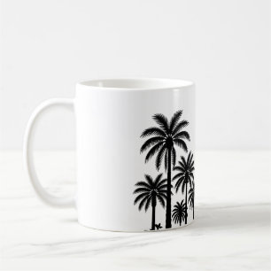 Tasse de café avec silhouette de palmiers noirs tr