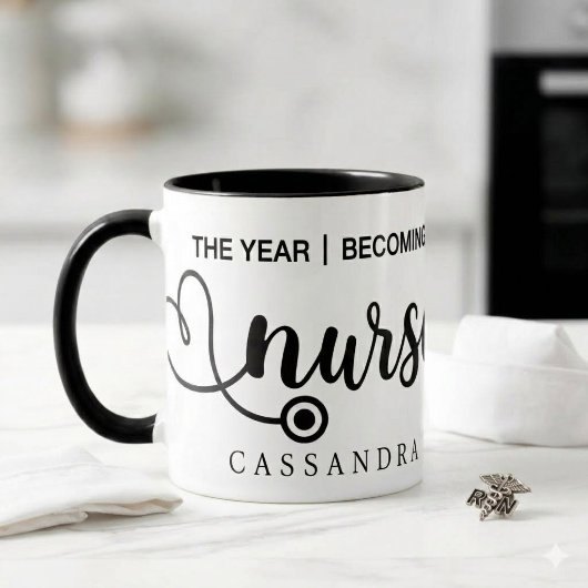 Tasse de café avec stéthoscope d'infirmière diplôm