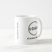 Tasse de café blanche avec nom de marque de logo d (Devant droit)