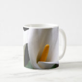 Tasse de café blanche de fleur de zantedeschia (Devant droit)