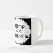 Tasse de café caviardée (Devant droit)
