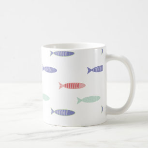 Tasse de café côtière à motif de poissons colorés