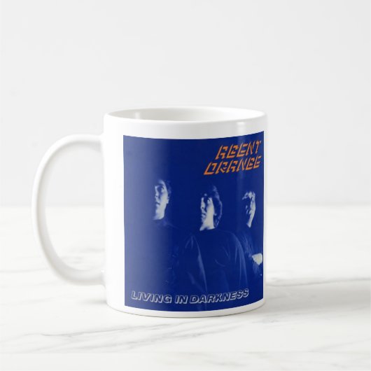 Tasse de café dans obscurité d'Agent Orange (Gauche)