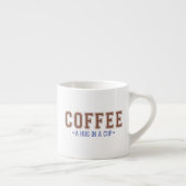 Tasse de café dans une Varsity Lettrer Coupe d'Esp (Droite)