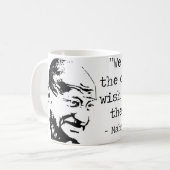 Tasse de café de citation de Gandhi (Devant gauche)