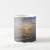 Tasse de café de coucher du soleil de plage de la (Centre)