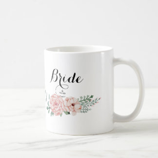 Tasse de café de jeune mariée