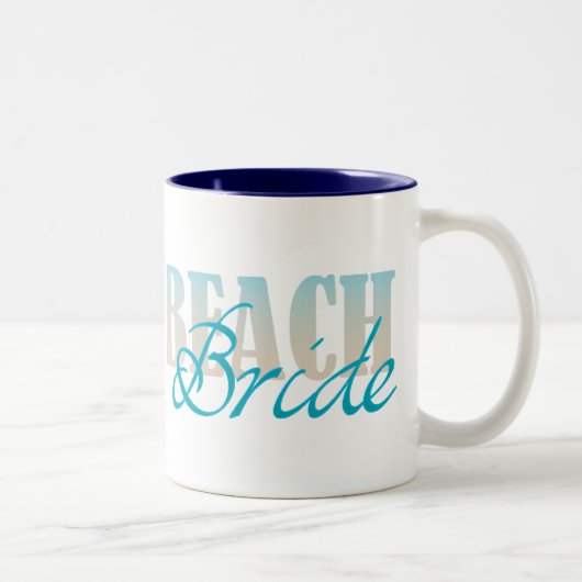 Tasse de café de jeune mariée de plage (Droit)