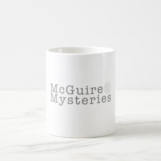 Tasse de café de logo de mystères de McGuire (Centre)