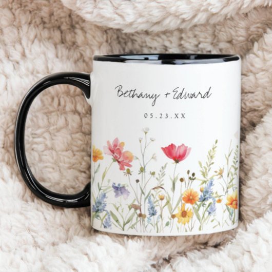 Tasse de café de mariage avec fleur sauvage aquare