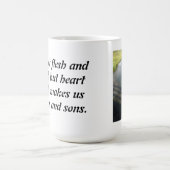 Tasse de café de réflexion de père et de fils (Centre)