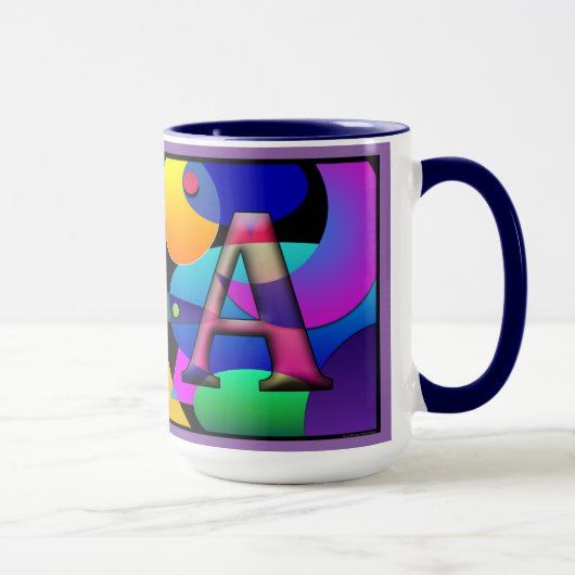 Tasse de café décorée d'un monogramme de "V" et de (Droite)