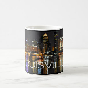 Tasse de café d'horizon de Louisville avec Fleur