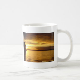 Tasse de café d'or d'éclaboussure