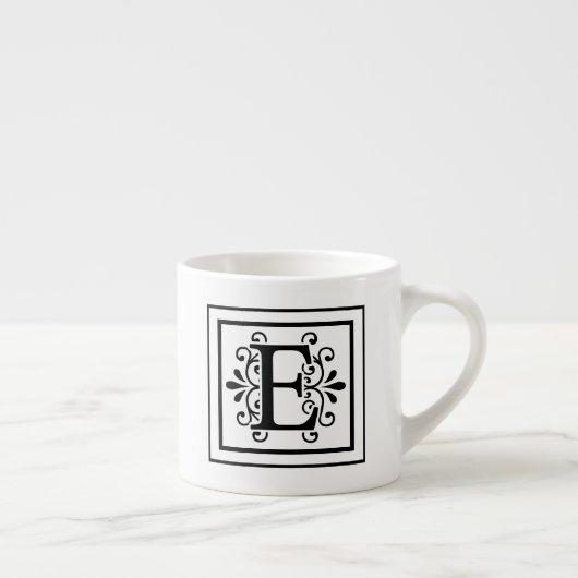 Tasse de café express de monogramme de la lettre E (Droite)