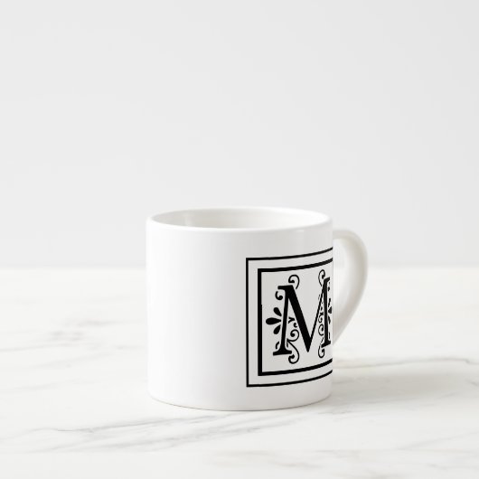 Tasse de café express de monogramme de la lettre M (Devant droit)