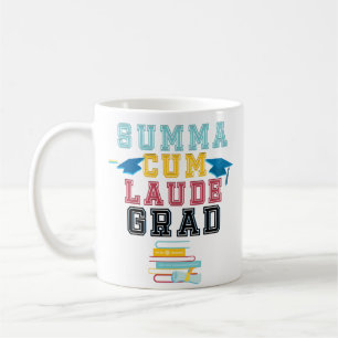 Tasse de café fière d'université de diplômé d