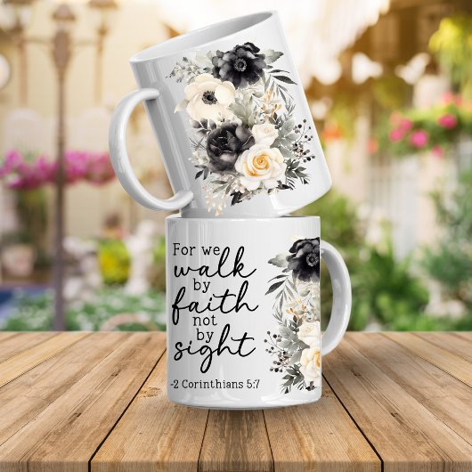 Tasse de café florale avec verset biblique