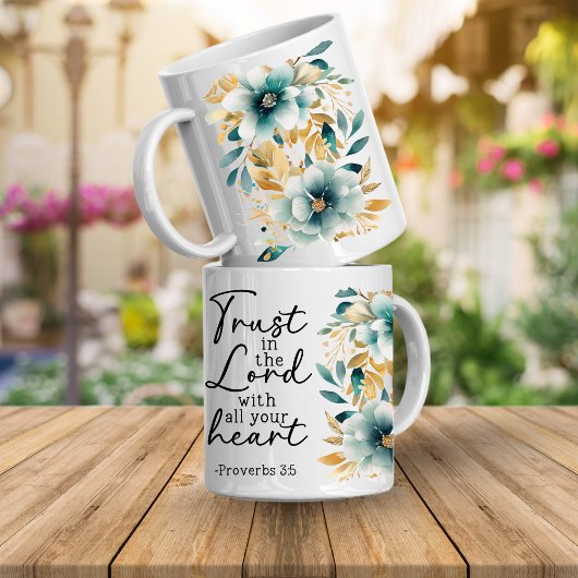 Tasse de café florale avec verset de la Bible Prov