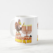 Tasse de café heureuse de Thanksgivukkah (Devant gauche)