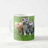 Tasse de café innocente mignonne de chatons (Devant gauche)