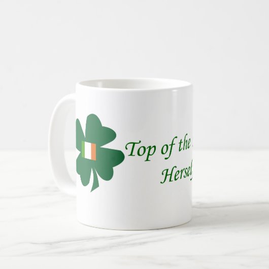 Tasse de café irlandaise du shamrock elle-même (Devant gauche)