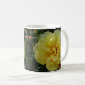 Tasse de café jaune de fleur (Devant droit)