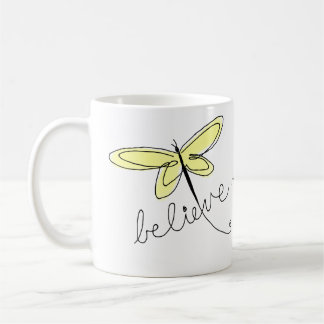 Tasse de café jaune de libellule