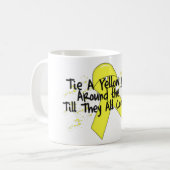 Tasse de café jaune de ruban (Devant gauche)