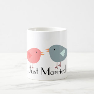 Tasse de café juste rose et bleue mariée de