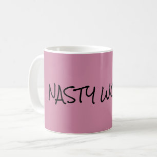 Tasse de café méchante de rose de femme
