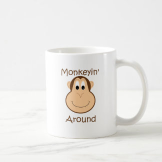 Tasse de café mignonne de chimpanzé