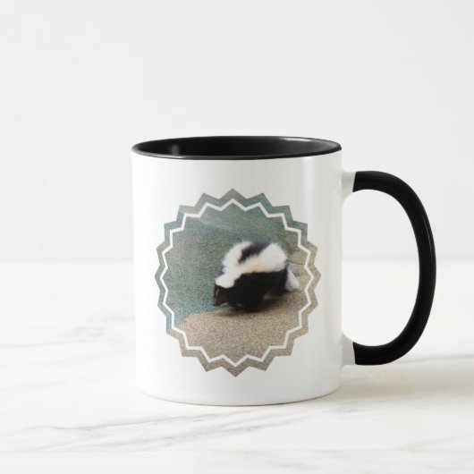 Tasse de café mignonne de mouffette (Droite)
