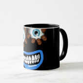 Tasse de café noire avec visage de monstre effraya (Devant droit)