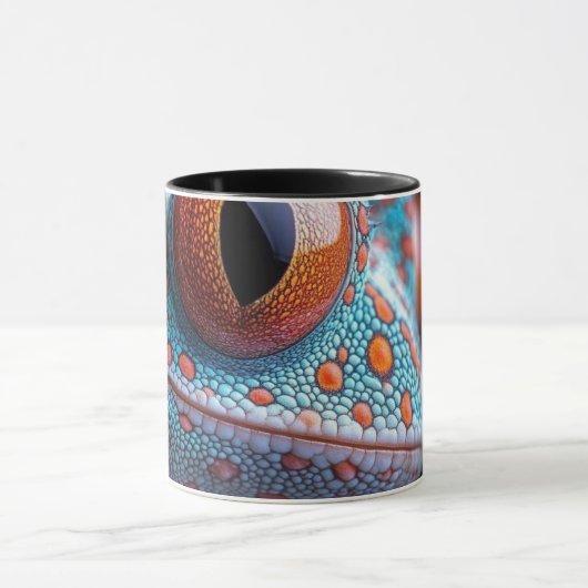 Tasse de café noire avec visage de monstre effraya (Centre)