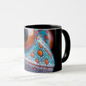 Tasse de café noire avec visage de monstre effraya (Devant droit)