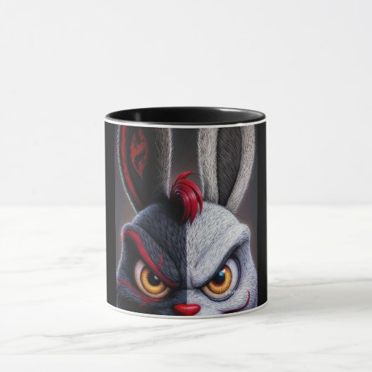 Tasse de café noire avec visage de monstre effraya (Centre)