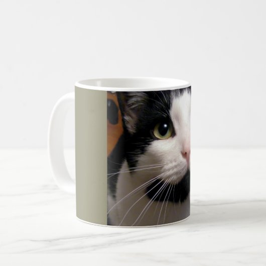 Tasse de café noire et blanche de chat (Devant gauche)