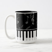 Tasse de café noire et blanche de musique de piano (Gauche)