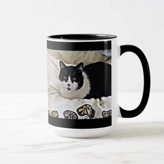 Tasse de café noire et blanche précieuse de Milo (Droite)