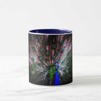 Tasse de café renversante de paon