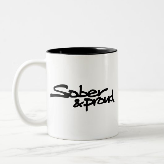 Tasse de café sobre et fière de graffiti (Gauche)