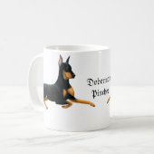 Tasse de chien de Pincher de dobermann (Devant gauche)