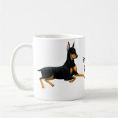 Tasse de chien de Pincher de dobermann (Gauche)