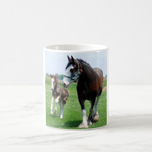 Tasse de Clydesdale et de pouliche (Centre)