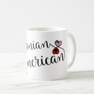 Tasse de coeurs enlacée par Américain albanais