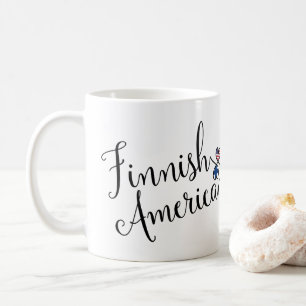 Tasse de coeurs enlacée par Américain finlandais